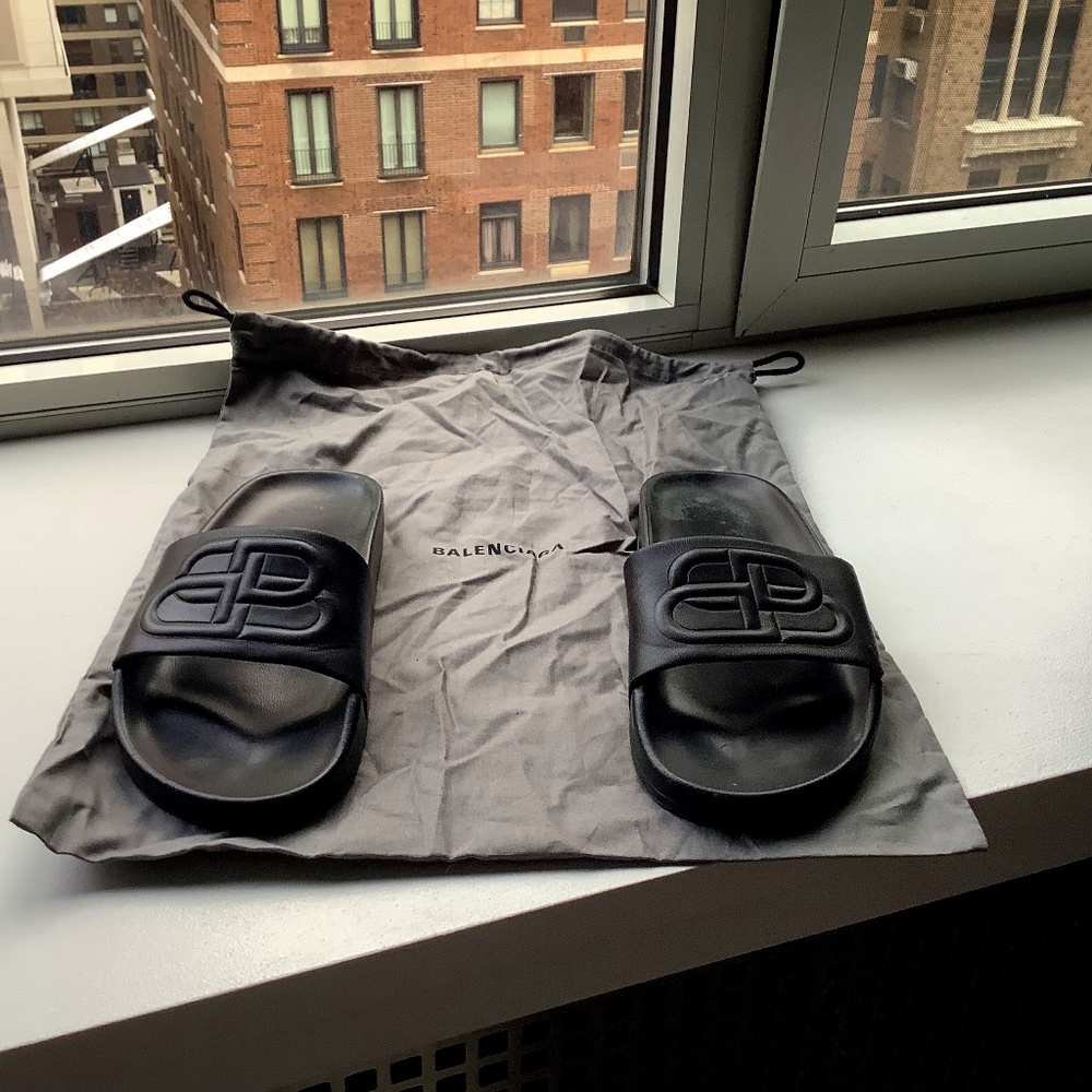 Balenciaga Black Leather sandal slides w/logo - size 37